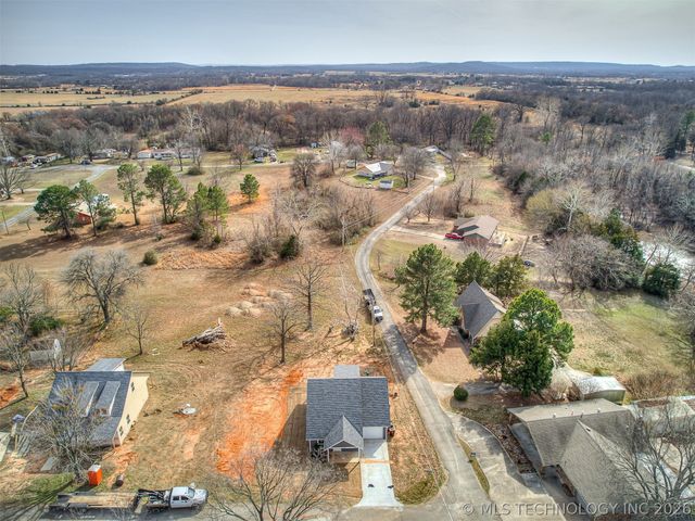 1879 Rockford Drive, Eufaula, OK 74432