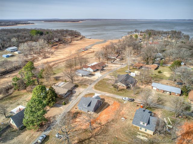 1879 Rockford Drive, Eufaula, OK 74432