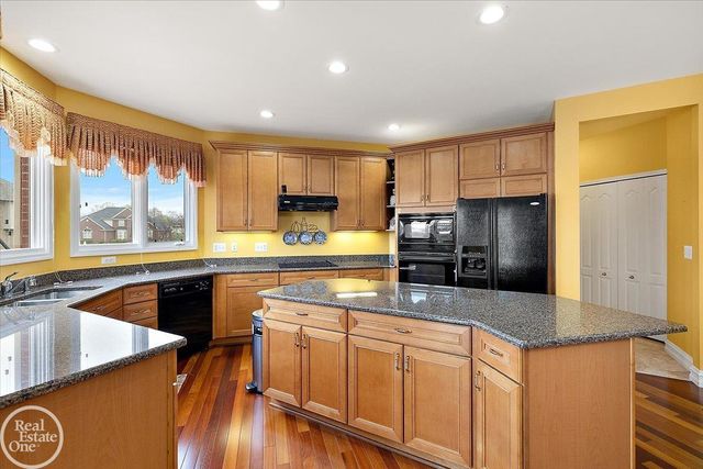51577 Merry Lane, Shelby Twp, MI 48316