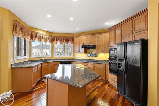 51577 Merry Lane, Shelby Twp, MI 48316