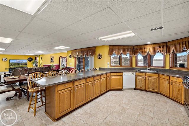 51577 Merry Lane, Shelby Twp, MI 48316
