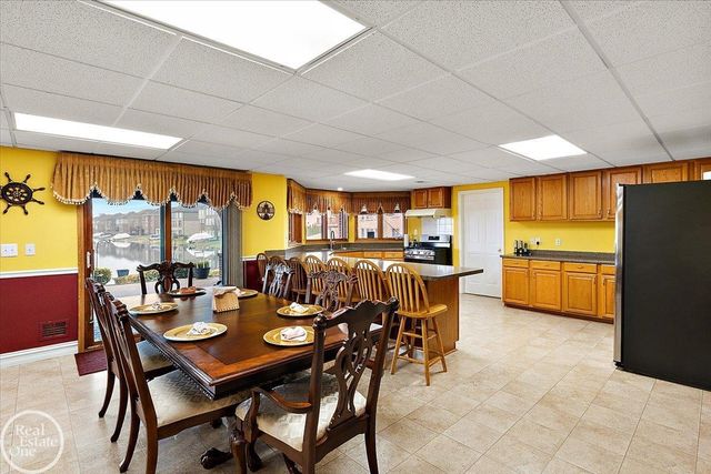 51577 Merry Lane, Shelby Twp, MI 48316