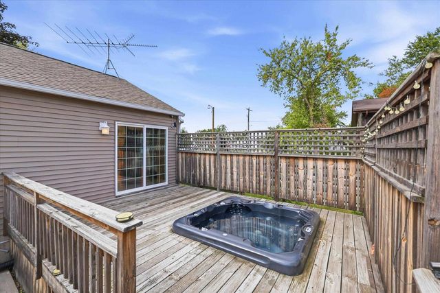 2412 CARLETON AVENUE, Appleton, WI 54915