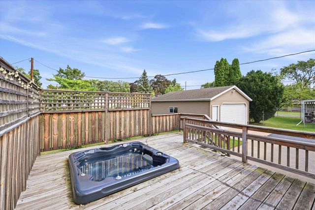 2412 CARLETON AVENUE, Appleton, WI 54915