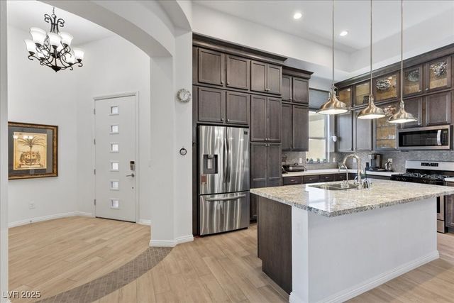 6722 Desert Crimson Street, Las Vegas, NV 89148