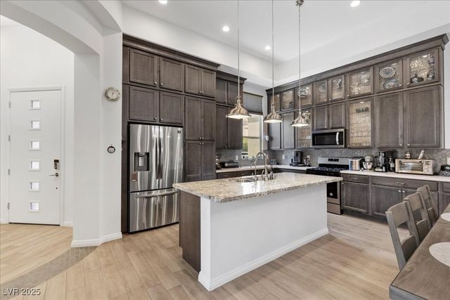 6722 Desert Crimson Street, Las Vegas, NV 89148