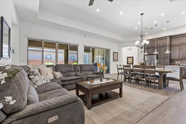 6722 Desert Crimson Street, Las Vegas, NV 89148