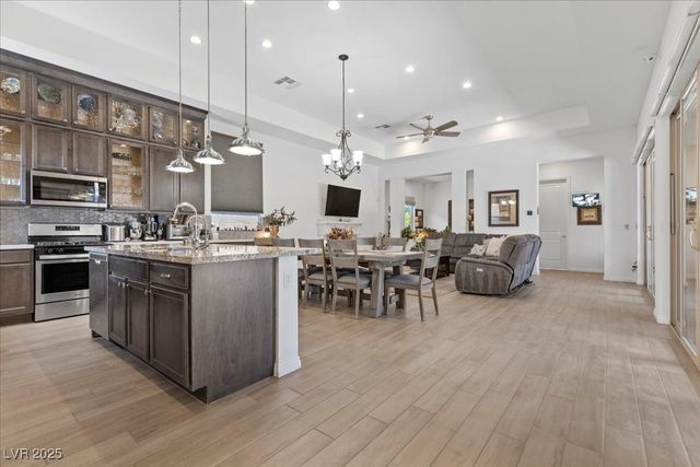 6722 Desert Crimson Street, Las Vegas, NV 89148