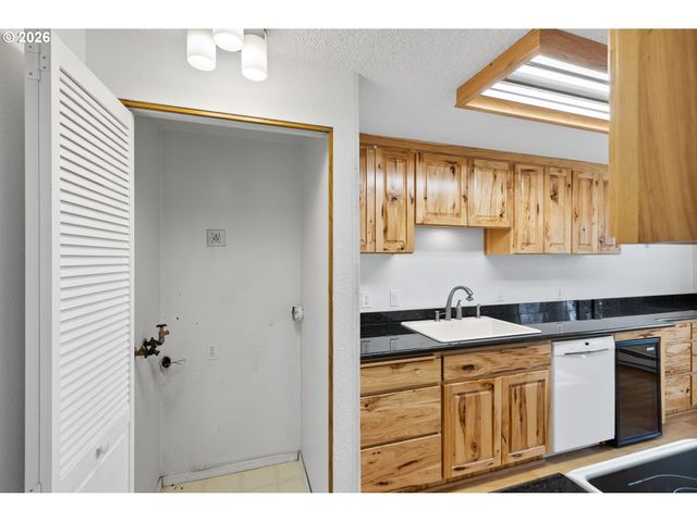 12600 Se FREEMAN Way 64, Milwaukie, OR 97222