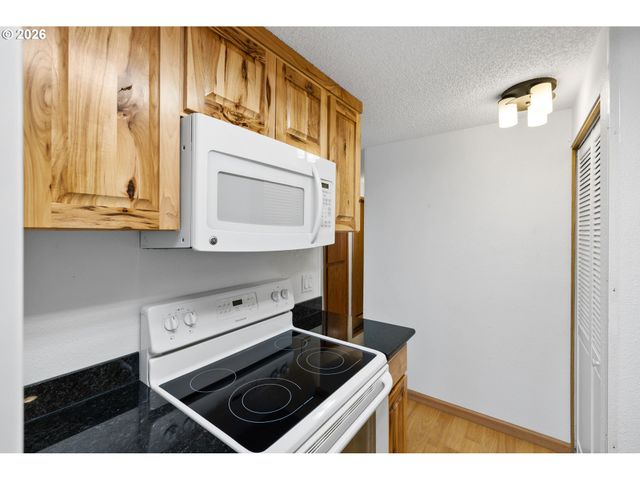 12600 Se FREEMAN Way 64, Milwaukie, OR 97222