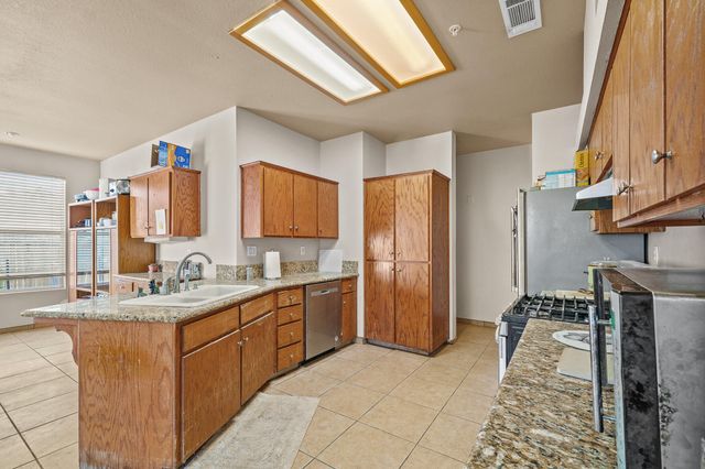 1857 W Westfield Avenue, Porterville, CA 93257