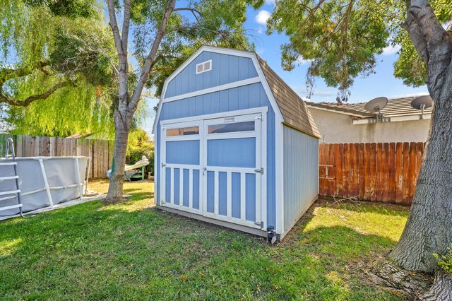 1857 W Westfield Avenue, Porterville, CA 93257