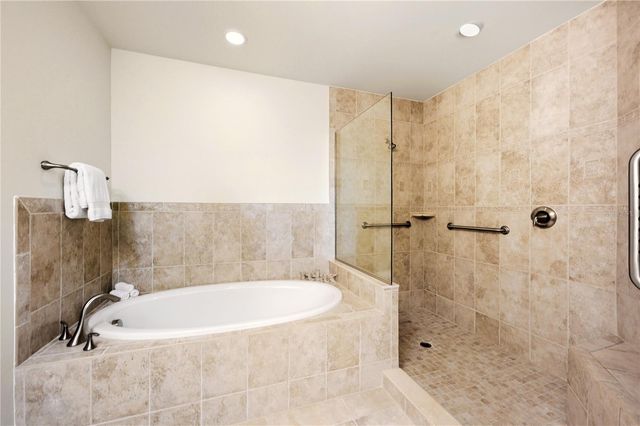2555 MARQUESA ROYALE LANE PH 302, Naples, FL 34109