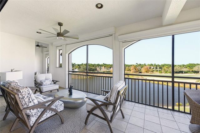 2555 MARQUESA ROYALE LANE PH 302, Naples, FL 34109
