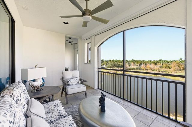 2555 MARQUESA ROYALE LANE PH 302, Naples, FL 34109