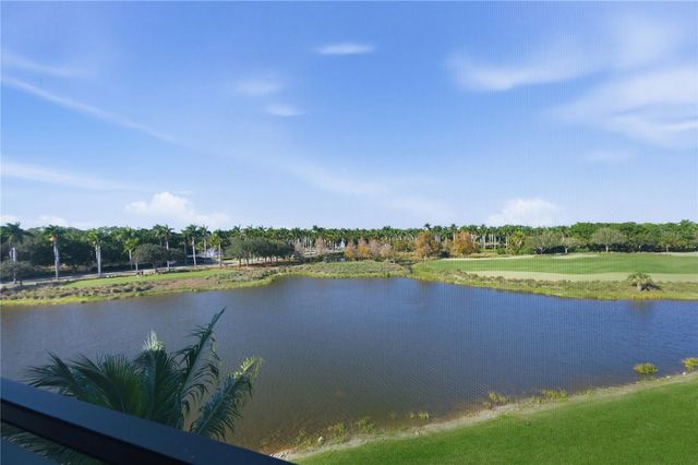2555 MARQUESA ROYALE LANE PH 302, Naples, FL 34109