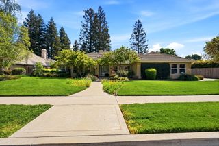 2134 SW Cottonwood Circle, Visalia, CA 93277