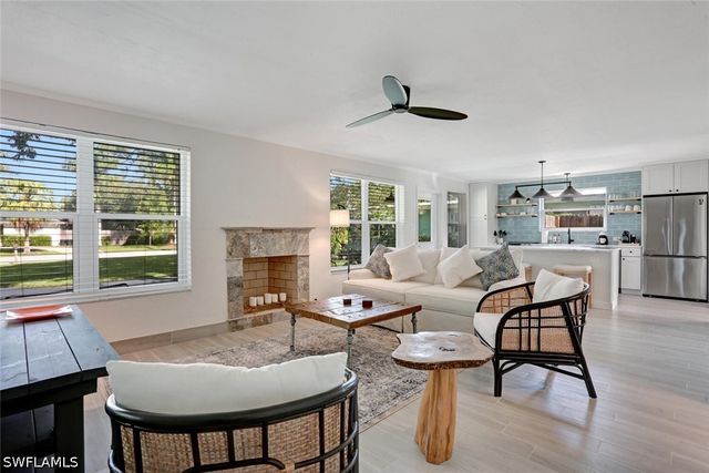 982 13th ST N, Naples, FL 34102