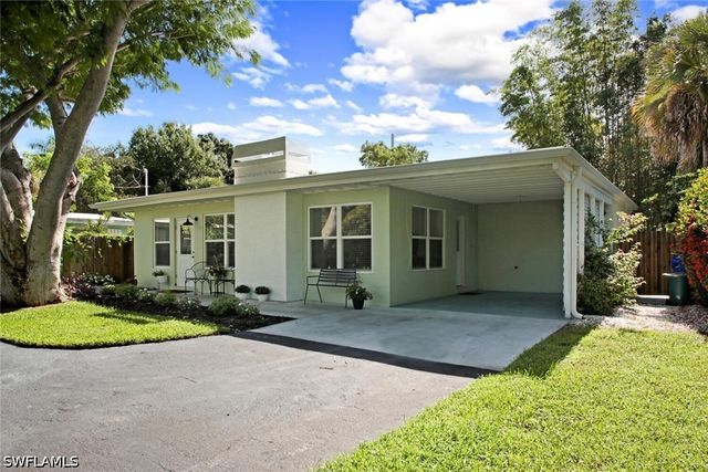 982 13th ST N, Naples, FL 34102