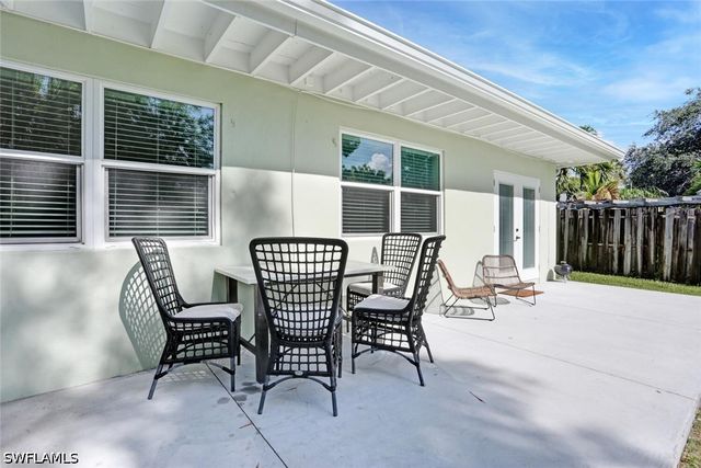 982 13th ST N, Naples, FL 34102