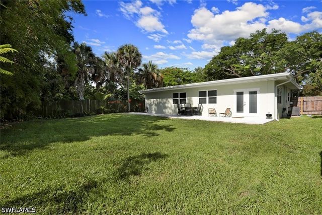 982 13th ST N, Naples, FL 34102