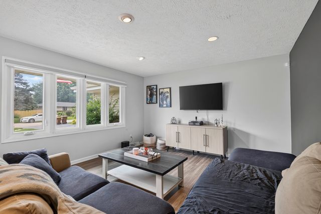 7575 FARMHOME Lane, Cherry Valley, IL 61016