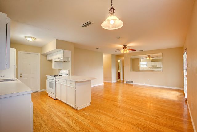 2104 Meadow Dale, Irving, TX 75060