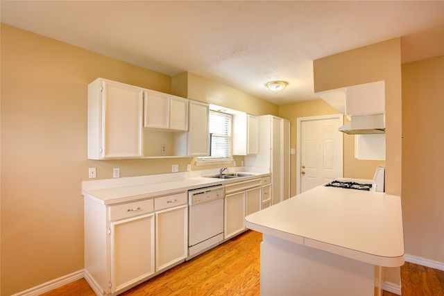 2104 Meadow Dale, Irving, TX 75060
