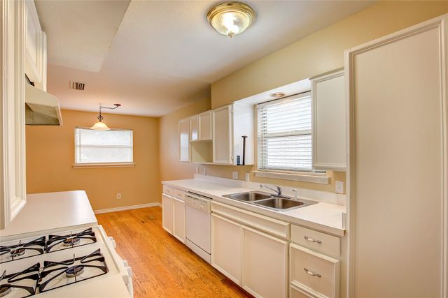 2104 Meadow Dale, Irving, TX 75060