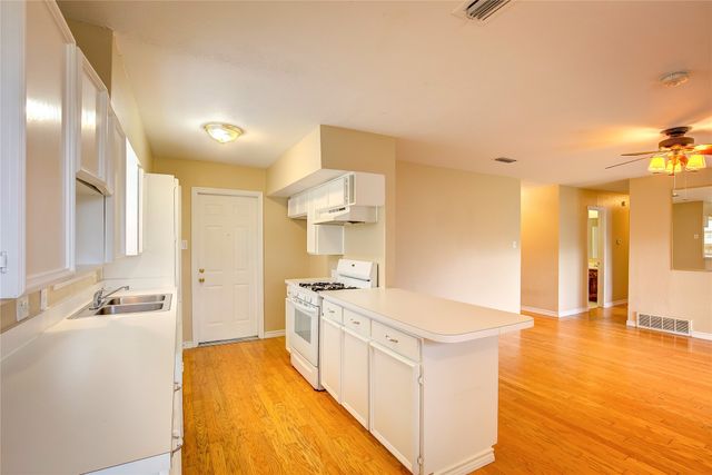 2104 Meadow Dale, Irving, TX 75060