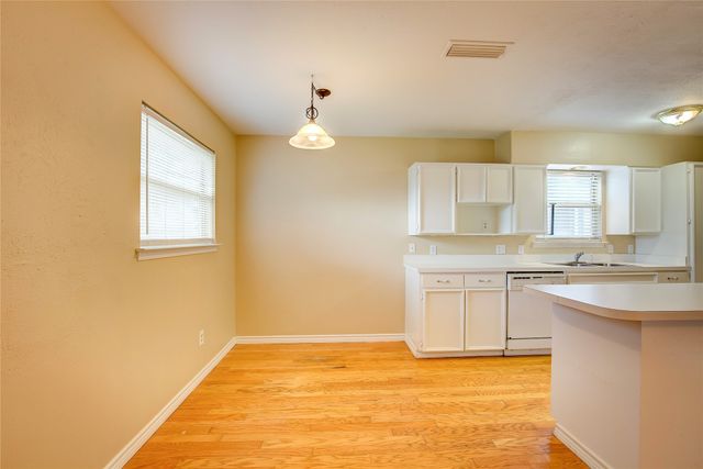 2104 Meadow Dale, Irving, TX 75060