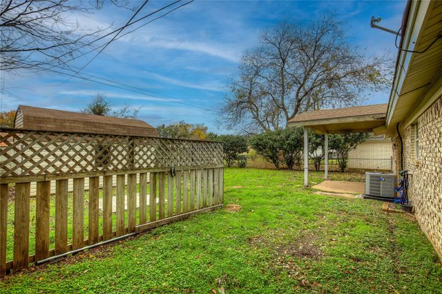 2104 Meadow Dale, Irving, TX 75060