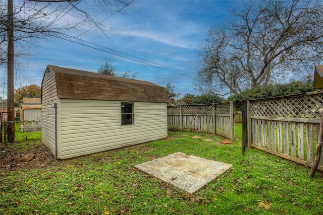 2104 Meadow Dale, Irving, TX 75060