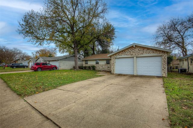 2104 Meadow Dale, Irving, TX 75060