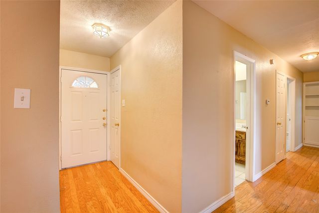 2104 Meadow Dale, Irving, TX 75060