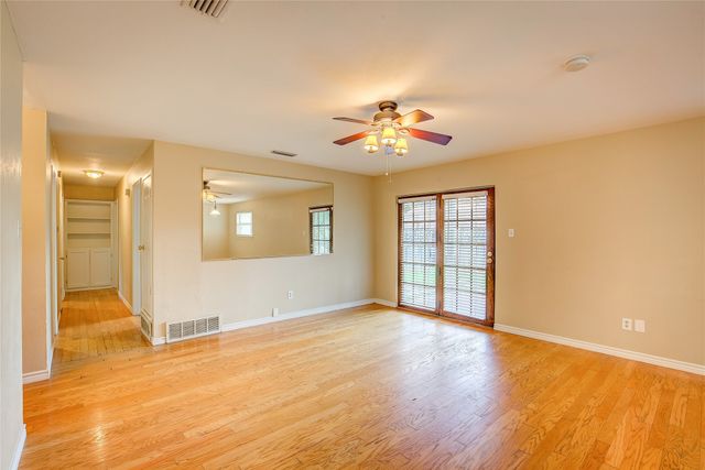 2104 Meadow Dale, Irving, TX 75060