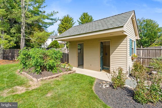 1504 SCHOOL HOUSE LN, Gwynedd Valley, PA 19437