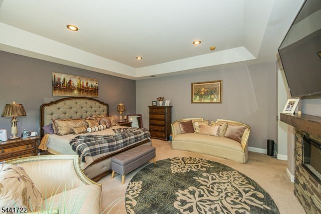 14 Bluffs Ct, Hamburg Boro, NJ 07419