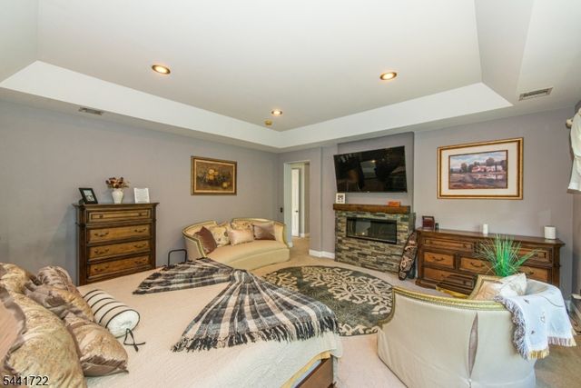 14 Bluffs Ct, Hamburg Boro, NJ 07419