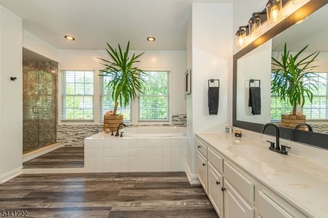 14 Bluffs Ct, Hamburg Boro, NJ 07419