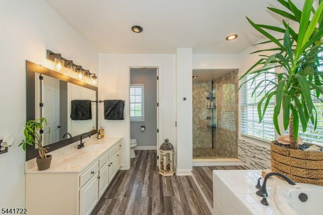 14 Bluffs Ct, Hamburg Boro, NJ 07419