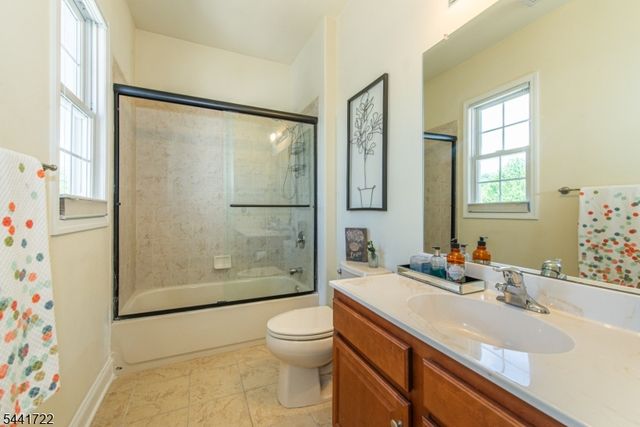 14 Bluffs Ct, Hamburg Boro, NJ 07419