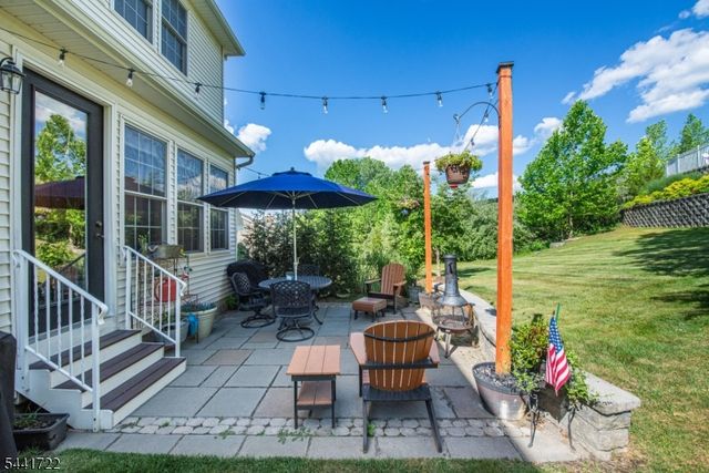 14 Bluffs Ct, Hamburg Boro, NJ 07419