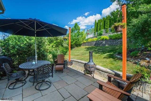 14 Bluffs Ct, Hamburg Boro, NJ 07419