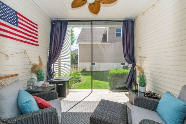 14 Bluffs Ct, Hamburg Boro, NJ 07419