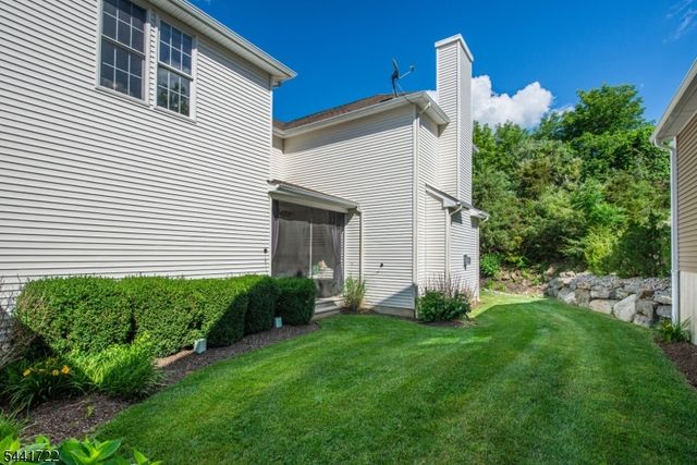 14 Bluffs Ct, Hamburg Boro, NJ 07419
