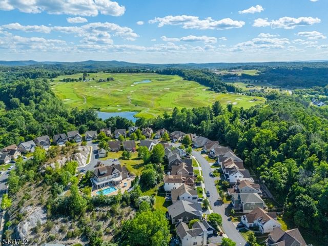 14 Bluffs Ct, Hamburg Boro, NJ 07419