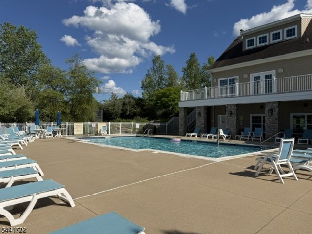 14 Bluffs Ct, Hamburg Boro, NJ 07419