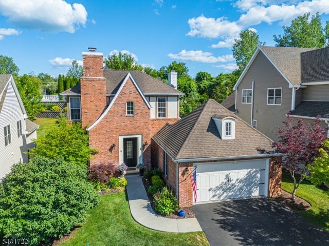 14 Bluffs Ct, Hamburg Boro, NJ 07419