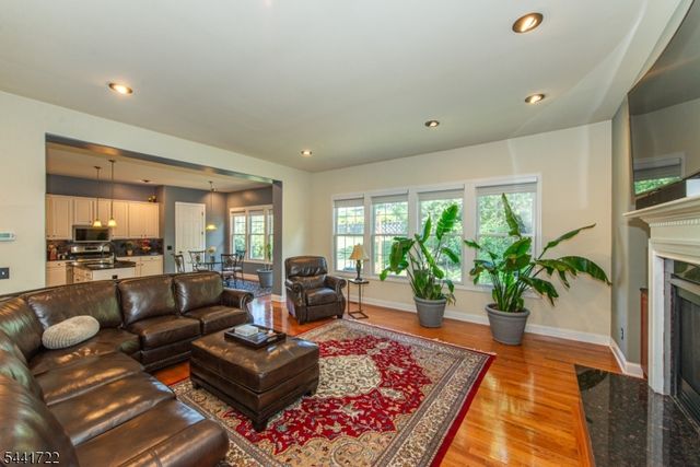 14 Bluffs Ct, Hamburg Boro, NJ 07419